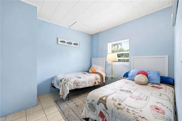 2347  Harbor  RD, Naples, FL 34104