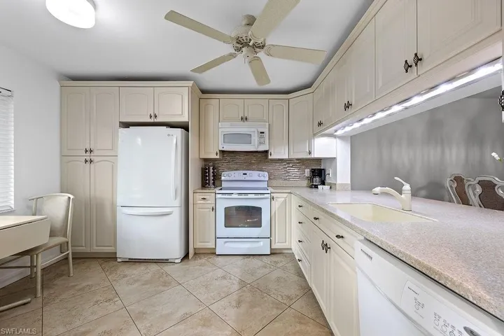 5985 Bloomfield CIR # D203, NAPLES FL 34112
