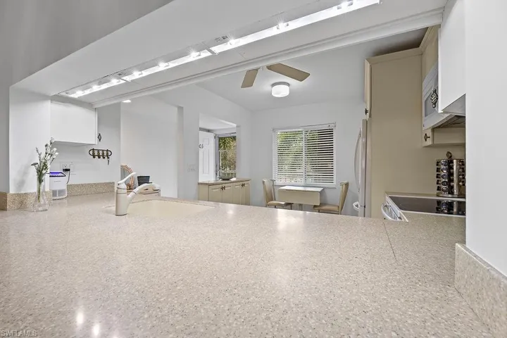 5985 Bloomfield CIR # D203, NAPLES FL 34112