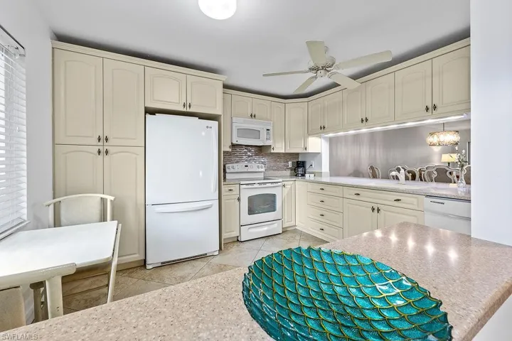5985 Bloomfield CIR # D203, NAPLES FL 34112
