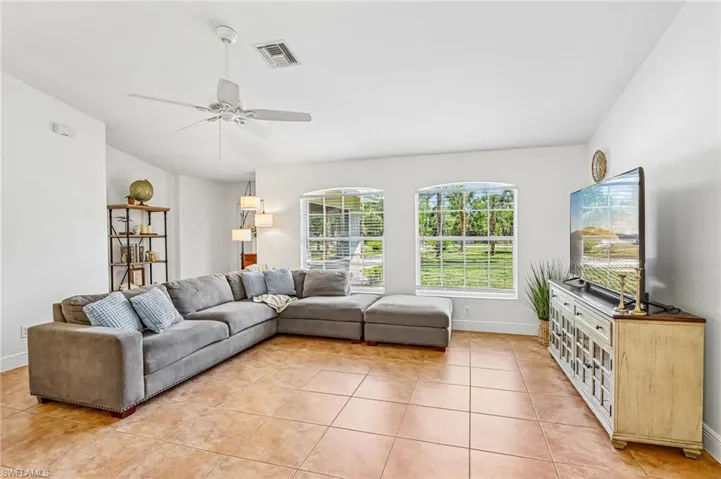 3360  2nd NE AVE, Naples, FL 34120
