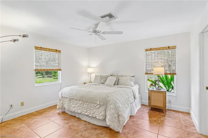 3360  2nd NE AVE, Naples, FL 34120