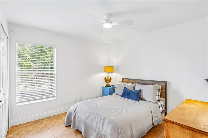 3360  2nd NE AVE, Naples, FL 34120