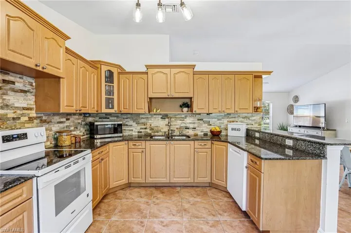3360  2nd NE AVE, Naples, FL 34120