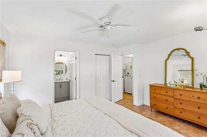 3360  2nd NE AVE, Naples, FL 34120