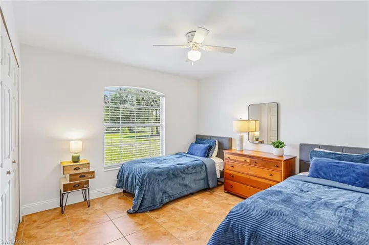 3360  2nd NE AVE, Naples, FL 34120