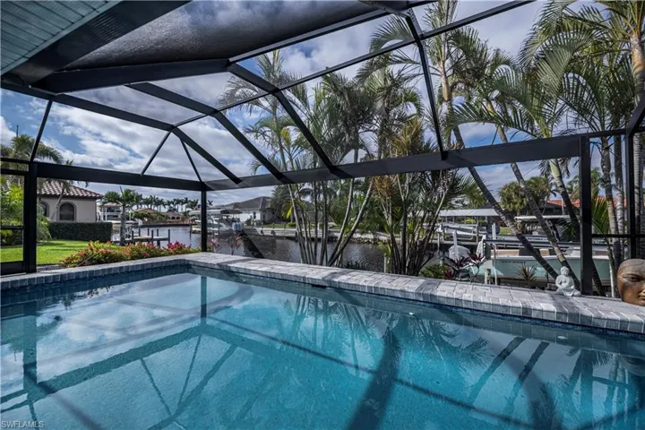 Picture Window Super Screen Pool Enclosure