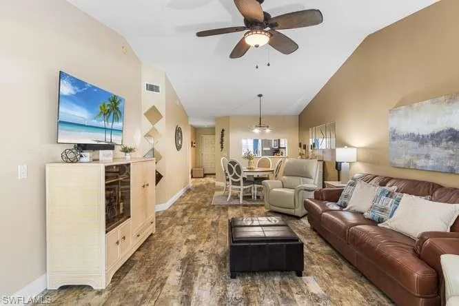 7701 Jewel Ln 202, Naples, Florida 34109