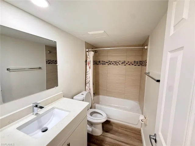 3491 County Barn Rd 103, Naples, Florida 34112