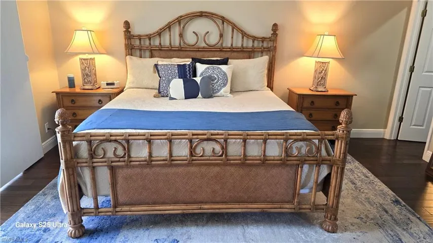 Master Bedroom hosts a King Bed & Area Rug!