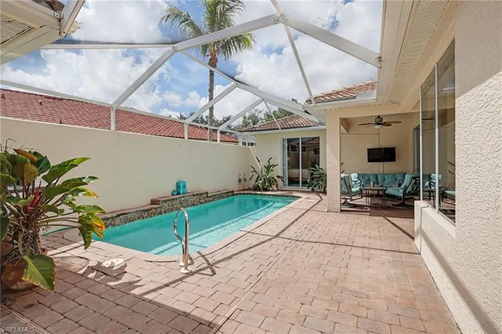 Very Private Screened Courtyard Pool!