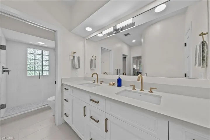 Dual Vanity 2nd Primary Suite bath