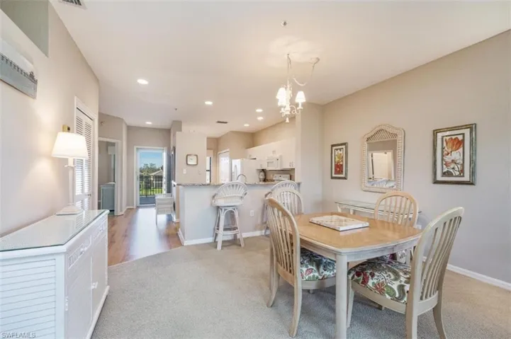 220  Vintage  CIR, Naples, FL 34119