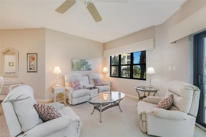 220  Vintage  CIR, Naples, FL 34119