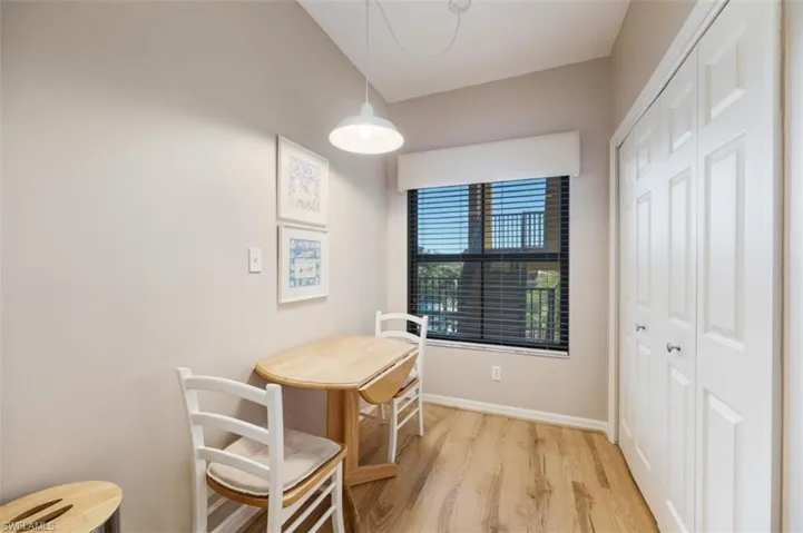 220  Vintage  CIR, Naples, FL 34119