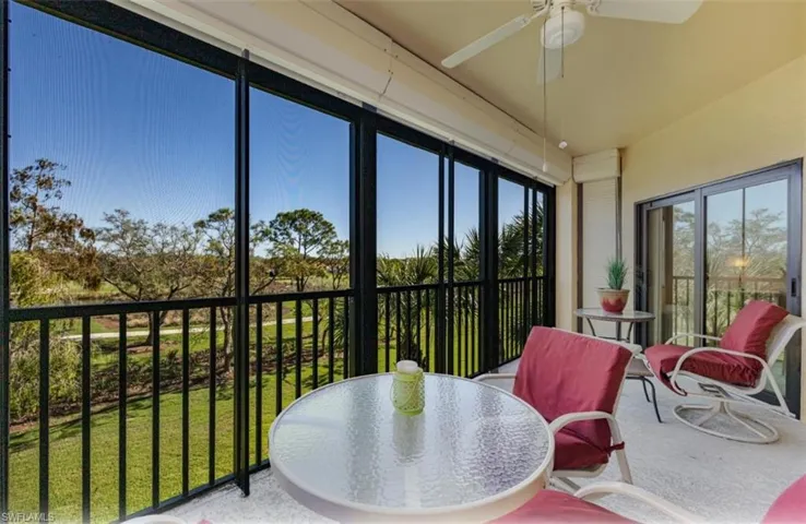 220  Vintage  CIR, Naples, FL 34119