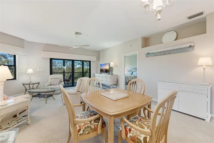 220  Vintage  CIR, Naples, FL 34119