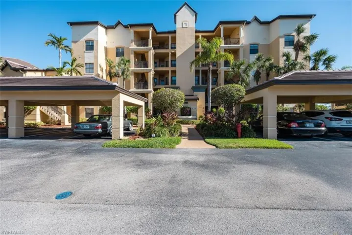 220  Vintage  CIR, Naples, FL 34119