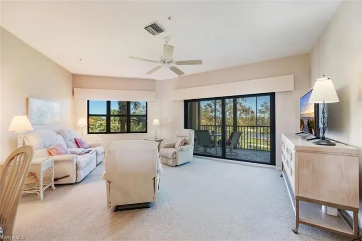 220  Vintage  CIR, Naples, FL 34119