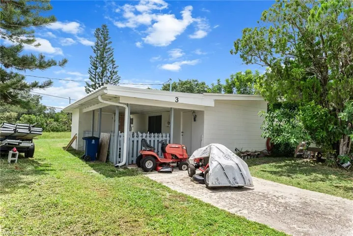 3  Vineyard  ST, Lehigh Acres, FL 33936