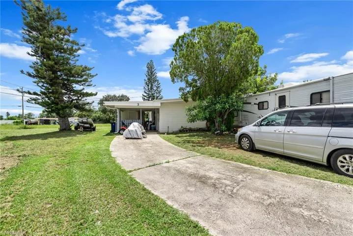 3  Vineyard  ST, Lehigh Acres, FL 33936
