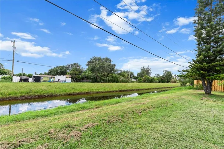 3  Vineyard  ST, Lehigh Acres, FL 33936