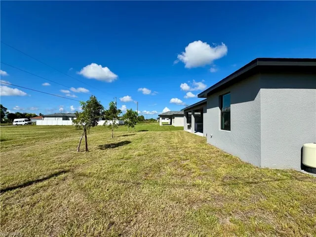 View of grassy yard