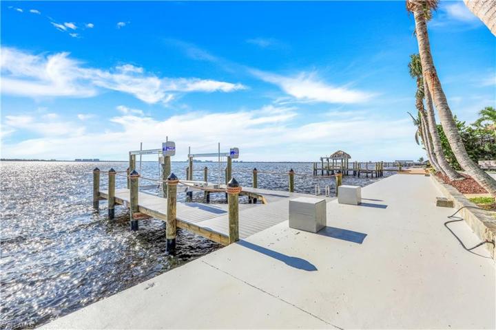 Dock with 10K Boat lift