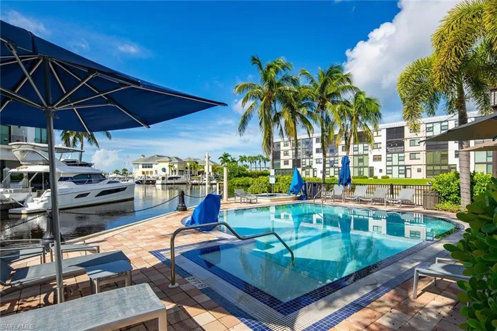 985 Sandpiper St I201, Naples, Florida 34102