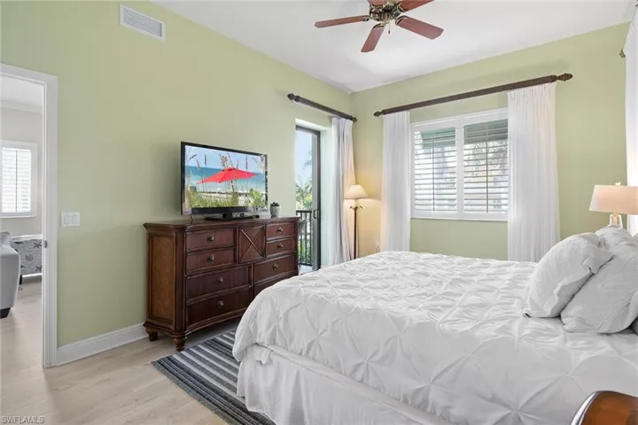 985 Sandpiper St I201, Naples, Florida 34102