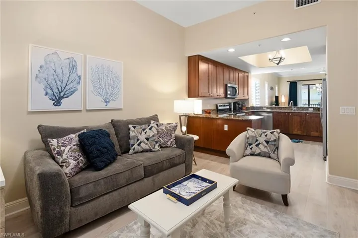 985 Sandpiper St I201, Naples, Florida 34102