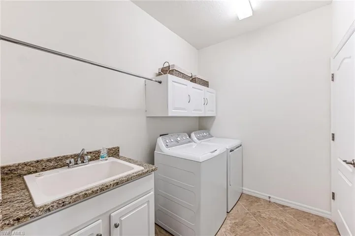 1541  Parnell  CT, Naples, FL 34113