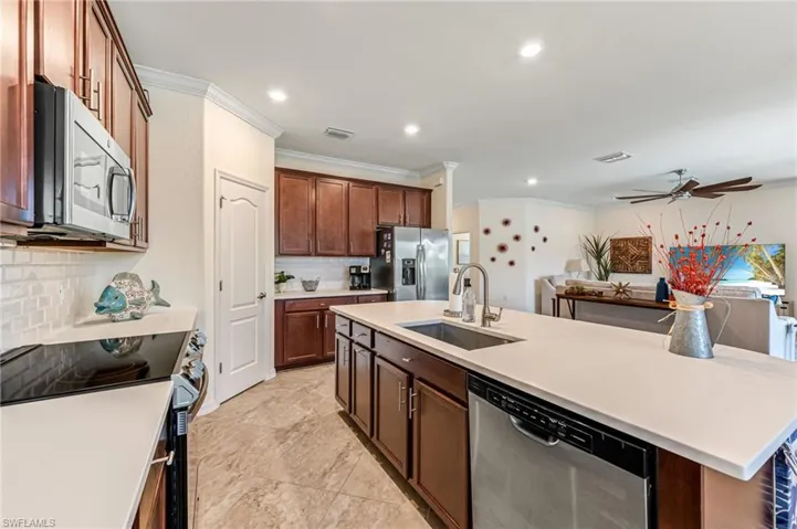 1541  Parnell  CT, Naples, FL 34113