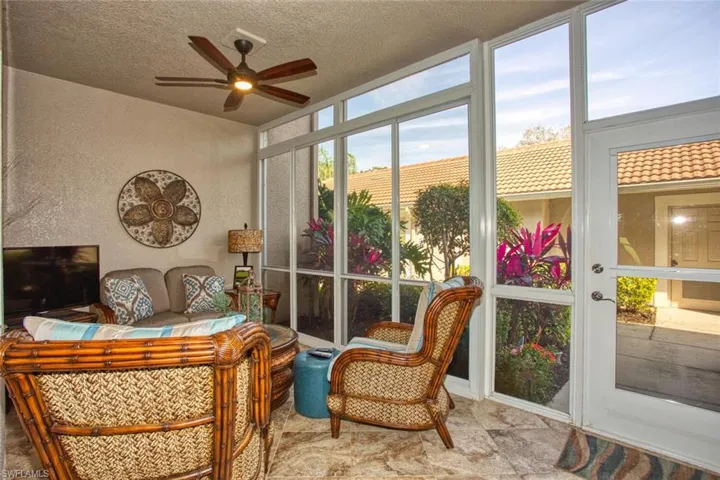 Entry lanai - enclosed