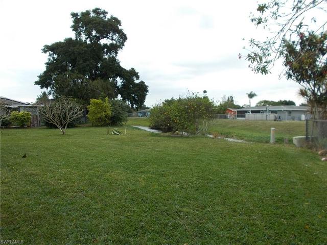 137 W Lake DR, LEHIGH ACRES FL 33936
