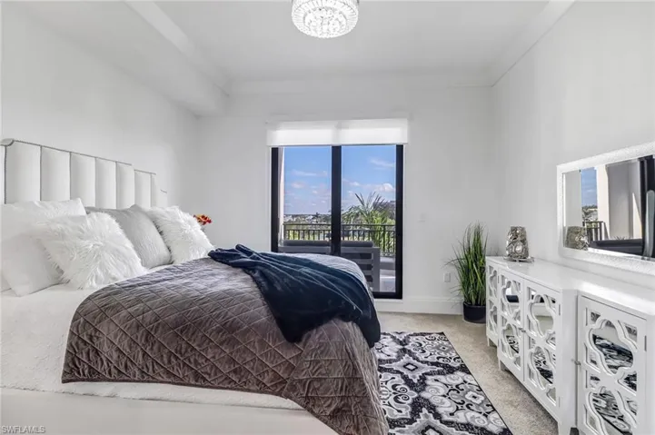 Luxurious Master Bedroom, King bed