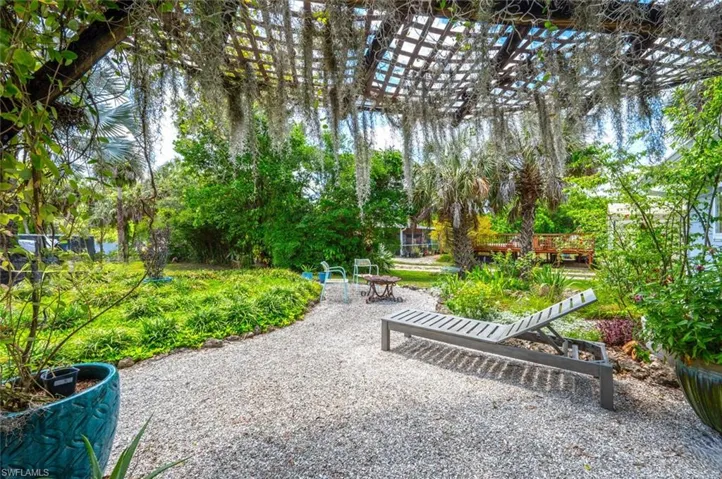 171  2nd NE ST, Naples, FL 34120