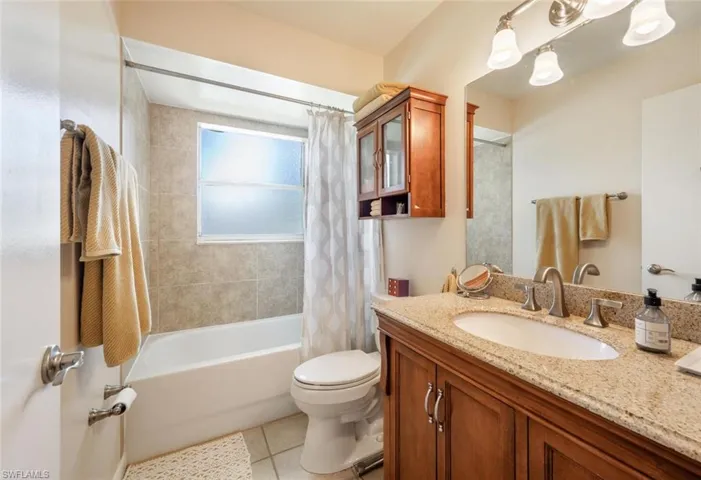 171  2nd NE ST, Naples, FL 34120