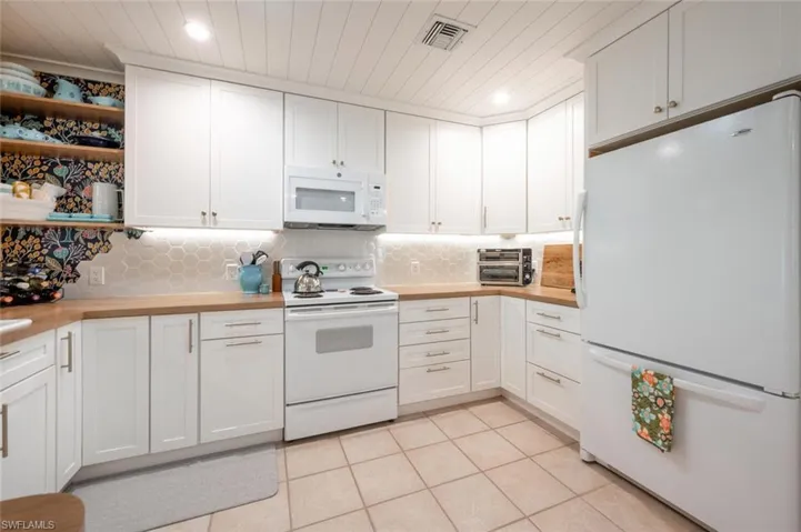171  2nd NE ST, Naples, FL 34120