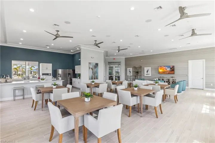 Dining area featuring ceiling fan, crown molding, recessed lighting, light wood-style floors, and baseboards
