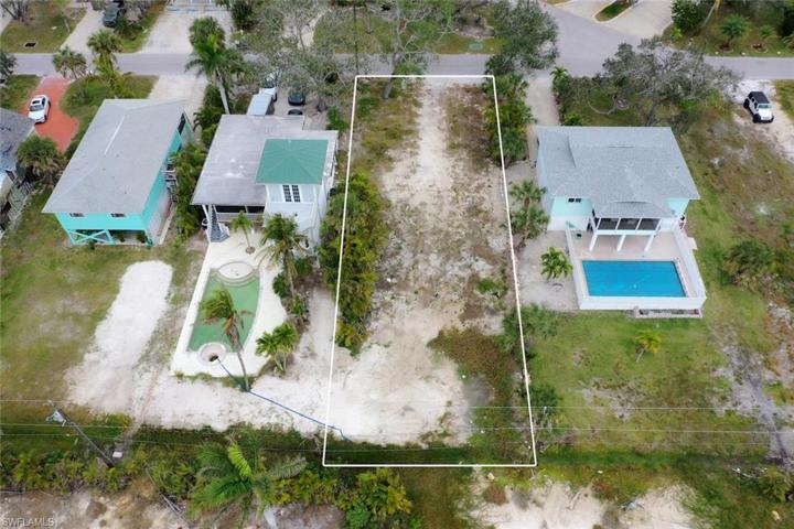 Aerial view - the lot outline is approximate