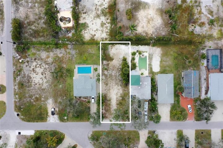 Aerial view - the lot outline is approximate