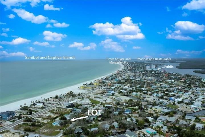Short distance to Publix, Snook Bight Marina, restaurants, Times Square and Margaritaville.