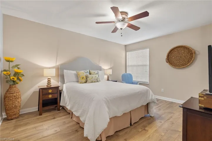 Bedroom 2 w/Wood Laminate Flooring