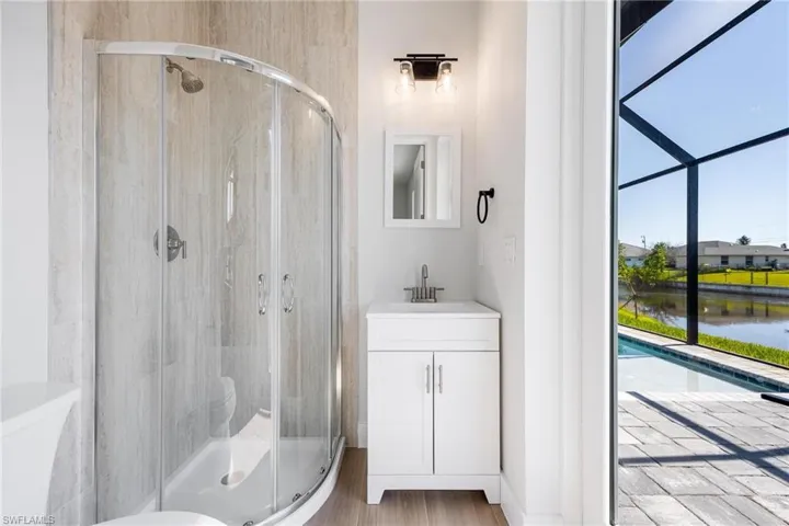 Bathroom 3 / Pool Bath