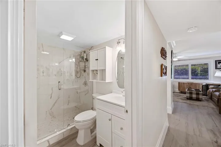 950  7th S AVE, Naples, FL 34102