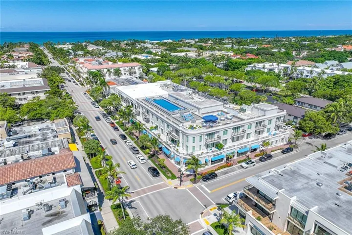 950  7th S AVE, Naples, FL 34102