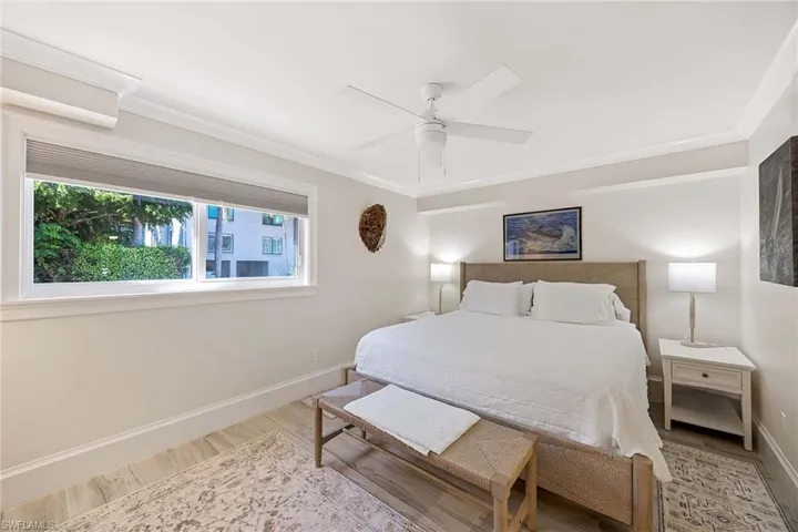950  7th S AVE, Naples, FL 34102