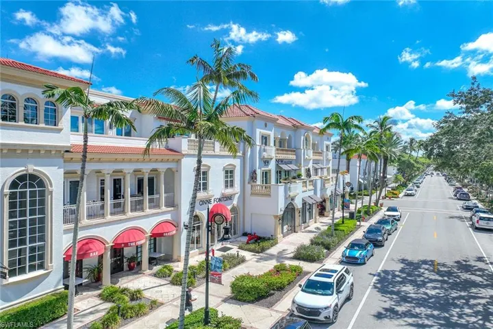 950  7th S AVE, Naples, FL 34102