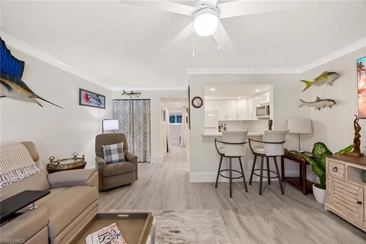 950  7th S AVE, Naples, FL 34102